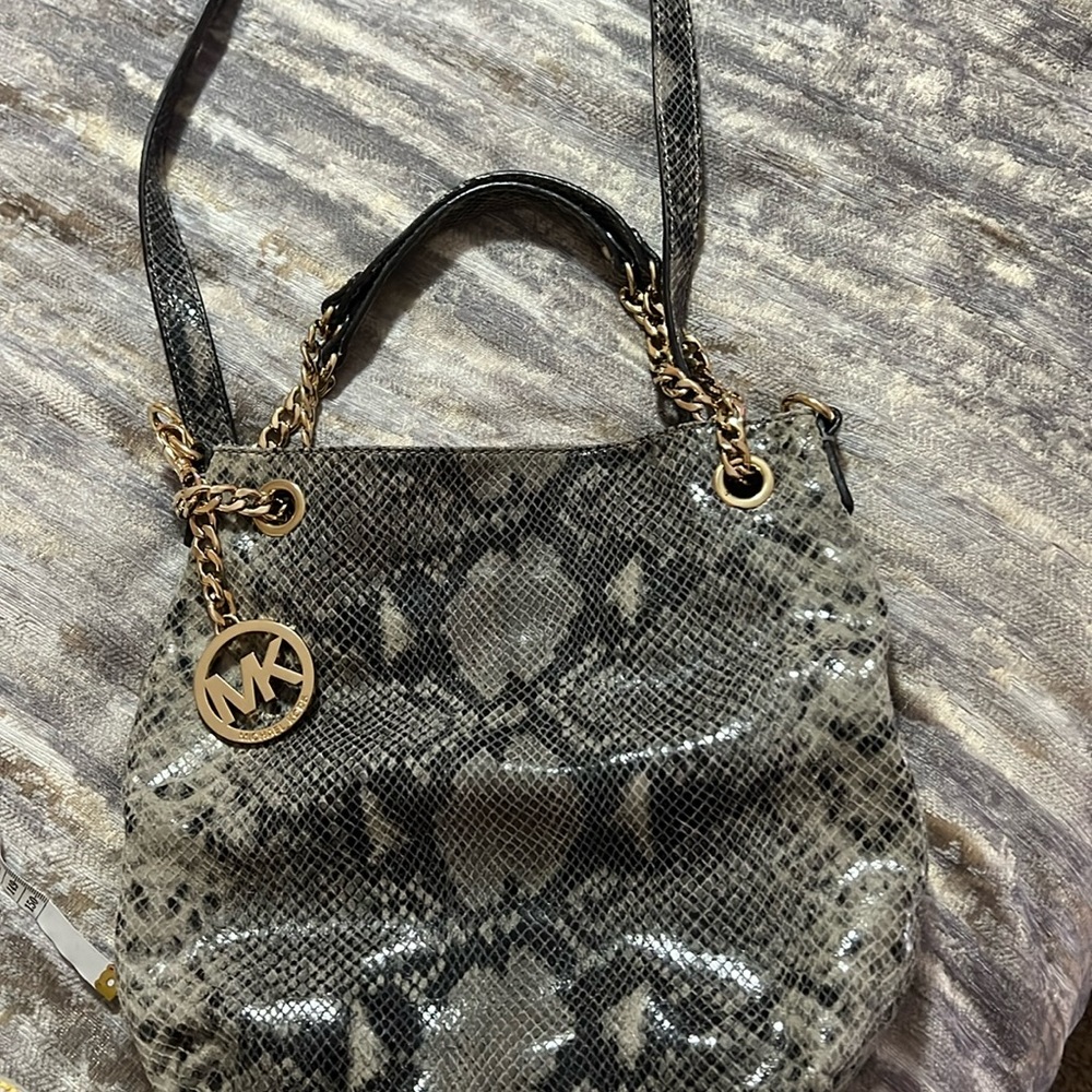Micheal kors bag cross and shoulder bag
